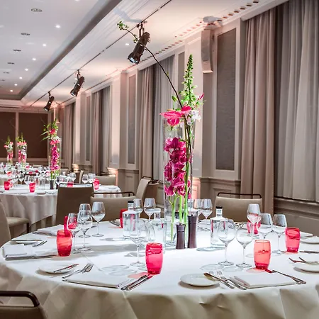 Отель Anantara Grand Krasnapolsky 5*