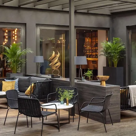 Отель Anantara Grand Krasnapolsky 5*