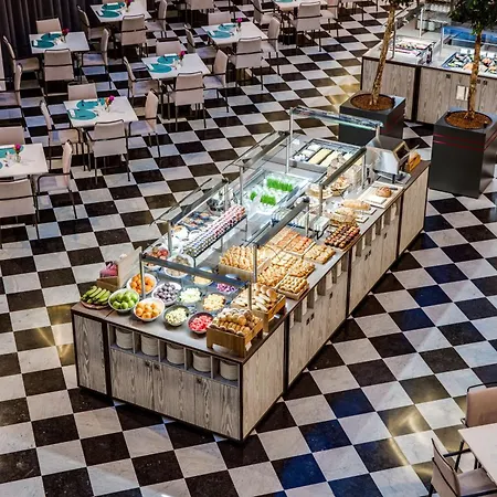 Отель Anantara Grand Krasnapolsky 5*
