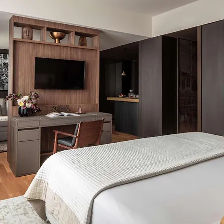 Отель Anantara Grand Krasnapolsky