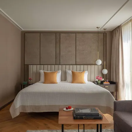 Отель Anantara Grand Krasnapolsky