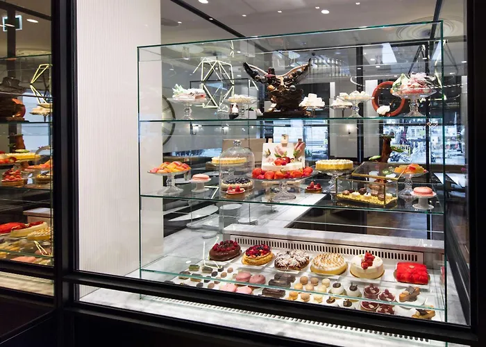 Hotel Anantara Grand Krasnapolsky 5*