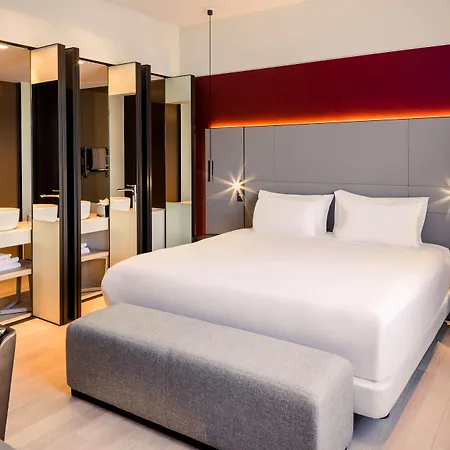 Отель Anantara Grand Krasnapolsky 5*