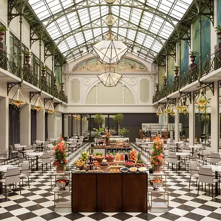 Szálloda Anantara Grand Krasnapolsky